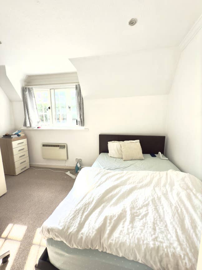 Spacious 1-Bedroom Flat in Guildford town centre Main Photo