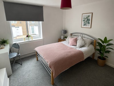 💫Large Double Room |  Bracknell  ☀️ Main Photo
