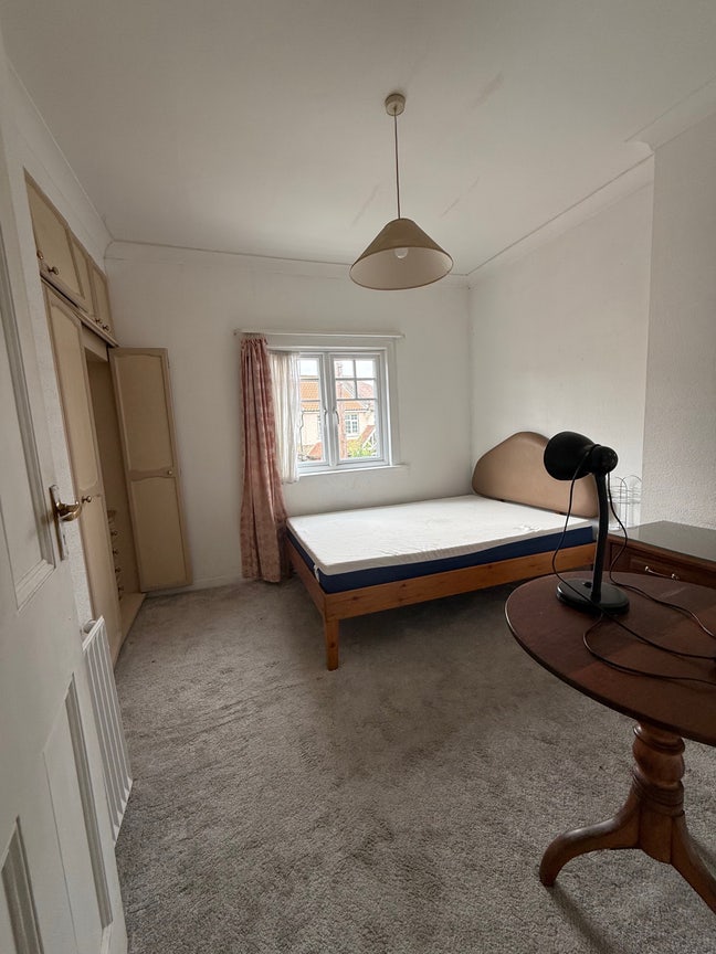 Specious Double Room Available  Main Photo
