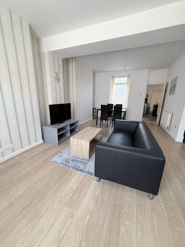 Beautiful fully furnished 2-bedroom student house  Main Photo