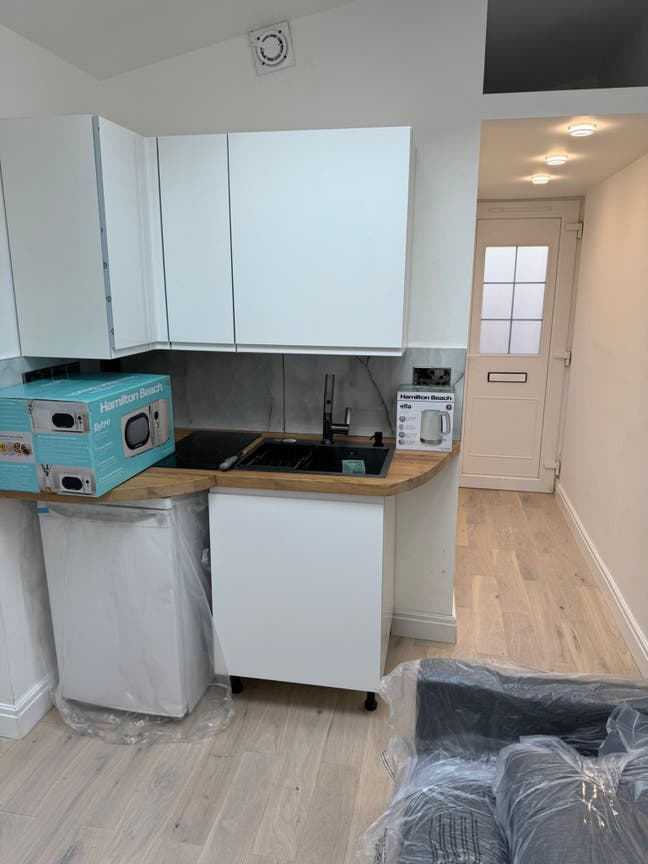 New detached private studio flat Main Photo