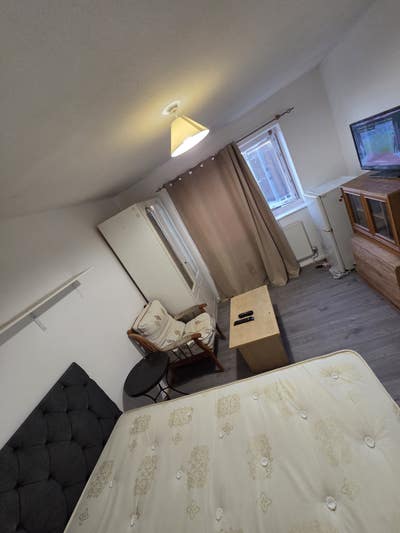 Large Double RM- WIFI/TV/Netflix/Half Dep/No Bills Main Photo