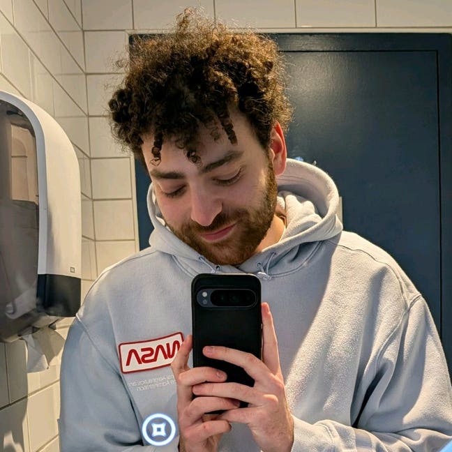 Professional Male seeks a double room Main Photo
