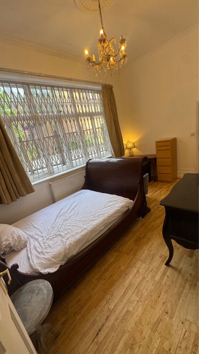 Beautiful Hampstead Property . Main Photo