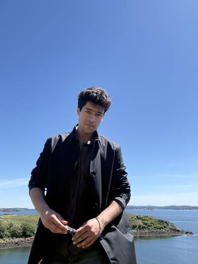 Outgoing professional looking for a buddy Main Photo