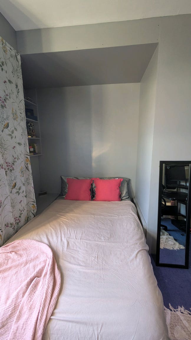 Lovely double room available 1/8/26 - Free Wifi  Main Photo