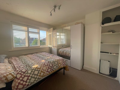 Double Room Available-Castle Road /Riverside Area Main Photo