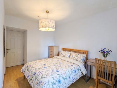 Bright and Spacious Female-Only Room, All Bills  Main Photo
