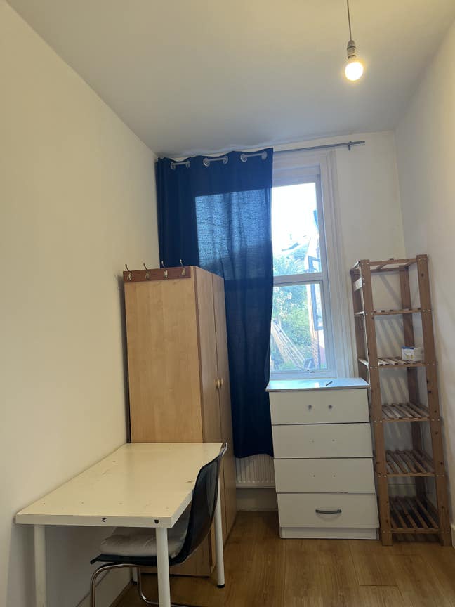 Two single bedrooms,  Willesden  NW10 Main Photo