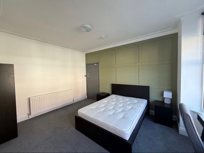 Modern spacious furnished double room  Main Photo