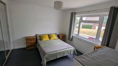 Double room suitable for couple or 2 friends  Main Photo