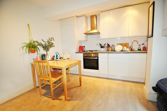 A beautiful 2 bedroom garden flat in Clapton E5 Main Photo