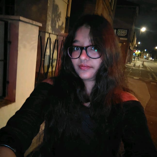 I am a full time student, female 23. I am loo... Main Photo