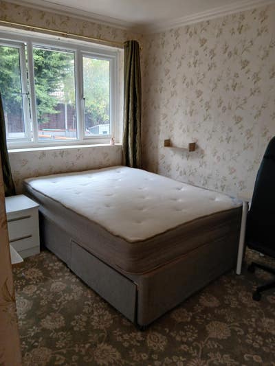 Room in professional house  Main Photo