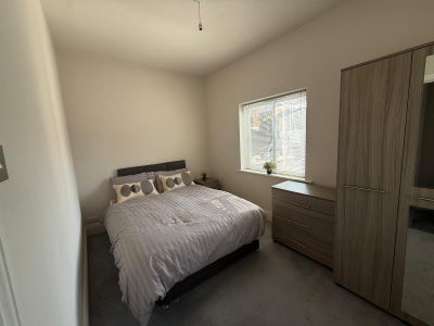  Single Room with excellent location, West Byfleet Main Photo