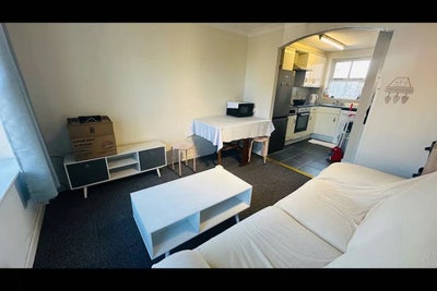 Spacious Room in Cozy Flat Near Asda and Uni Main Photo