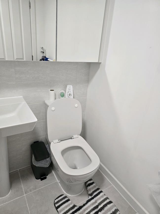 Room for rent in SN25  Main Photo