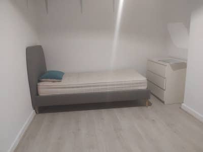 Sherwood, Very Large Room Nr Shops and Transpor Main Photo
