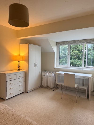 Lovely en-suite Master Bedroom for rent Main Photo