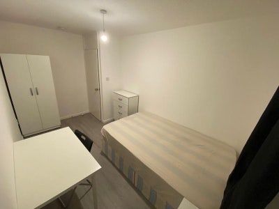 ✨ 🛏️ Big Single Room to Let in Uxbridge  Main Photo