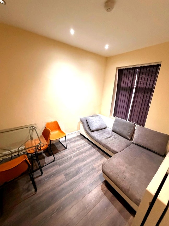 4 Bed 2 Wash Property Available at M14 Main Photo