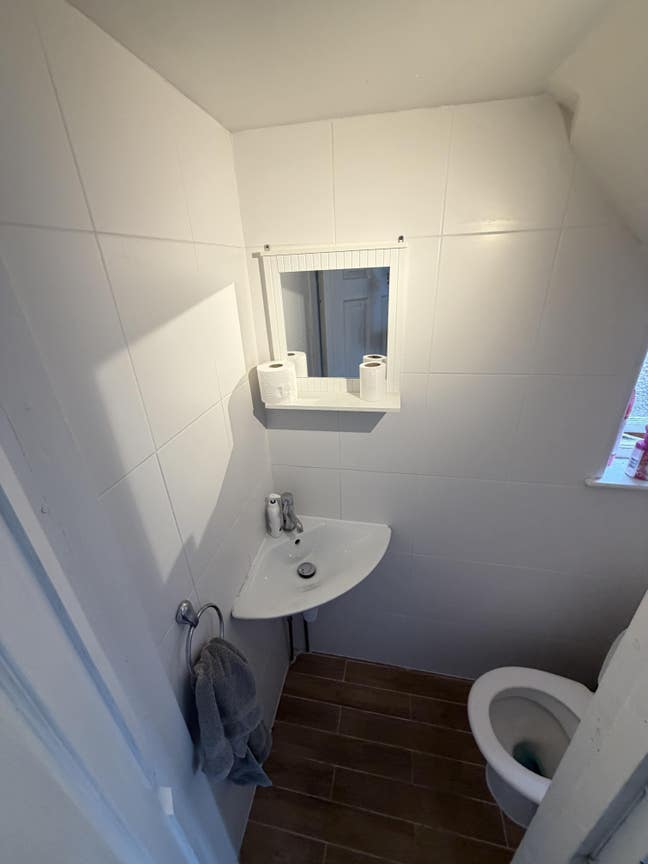 2 Rooms in Shared House near Stockwood Park  Main Photo