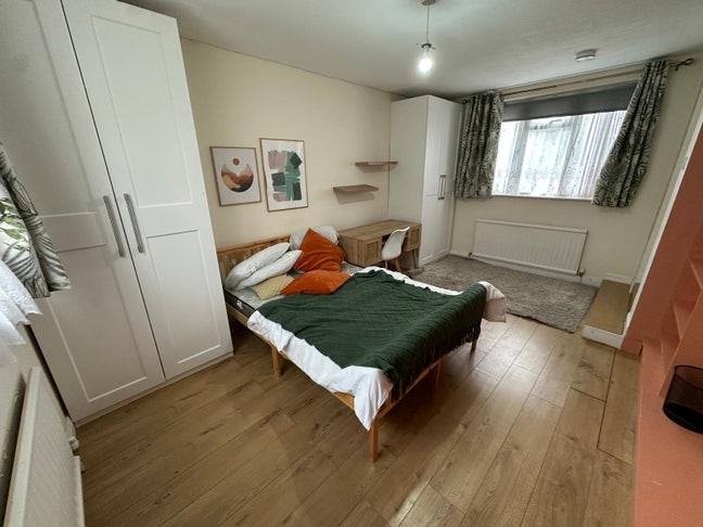 ✨ 🛏️ Double Room to Let in Wembley  Main Photo
