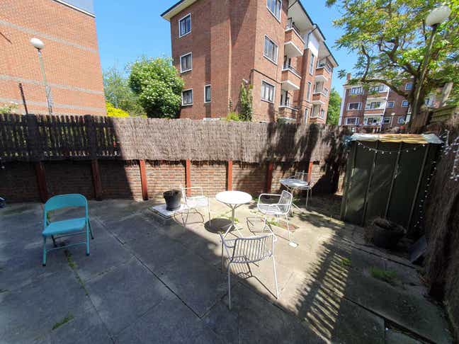 Double Rooms in a Friendly Flat by Granary Square  Main Photo