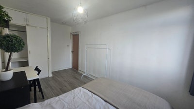 Short Let!! Xl Rooms, Available Now, 2Mins Station Main Photo