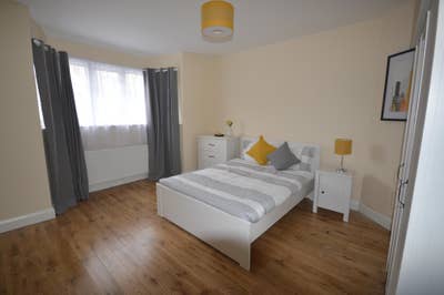 Large Room + Garden + Living Room Main Photo