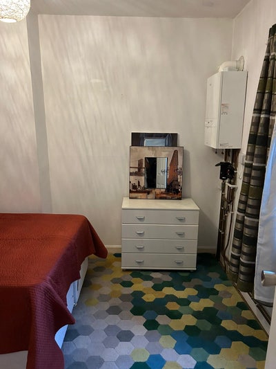A room available in a 2 bedroomed  Main Photo