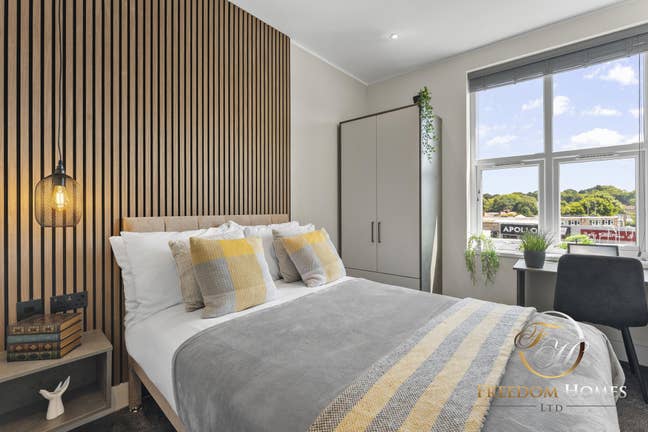 💎 Luxury Living on Mansfield Road Main Photo