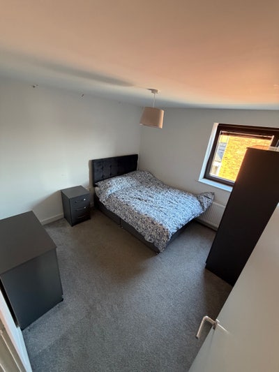 Double room with own bathroom - Bills included  Main Photo