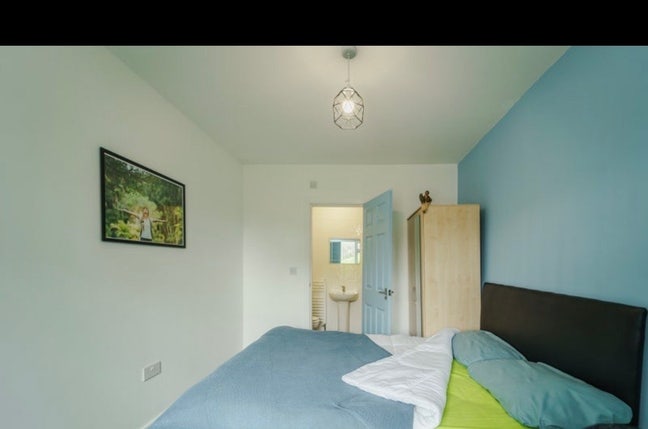 Contract Takeover - En-suite room available near U Main Photo