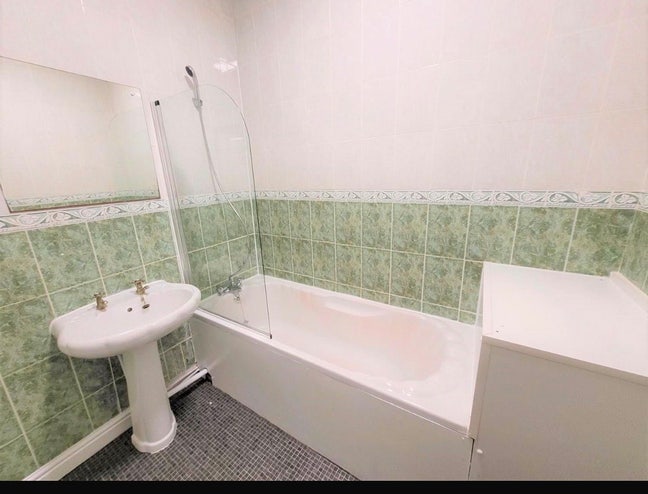     1BHK Flat – Fully Furnished 700&pound; Main Photo