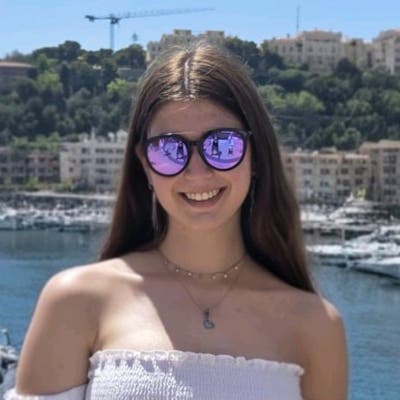 Professional Female seeks a single or double room Main Photo