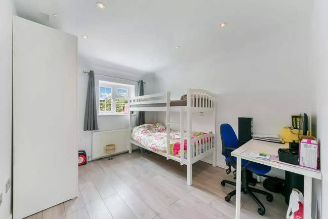 Double room in house share Main Photo