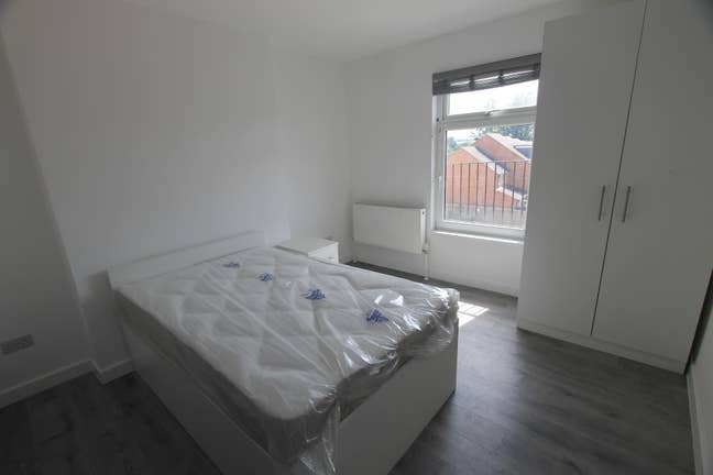 Ensuite Double Room NN8  Main Photo