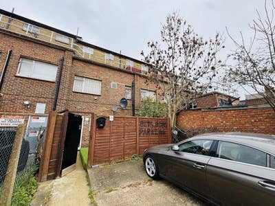 To Rent: Modern 1-Bedroom Flat in Hornchurch Main Photo