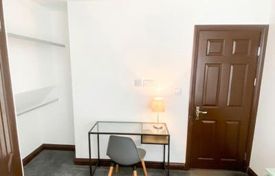 Modern En-suite Rooms Available in Coventry Main Photo