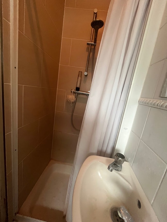 En suite room for rent in Clapham Park Main Photo