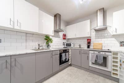 🔥Double Kitchen /Living /Garden /Two Bathroom🚿🔥 Main Photo