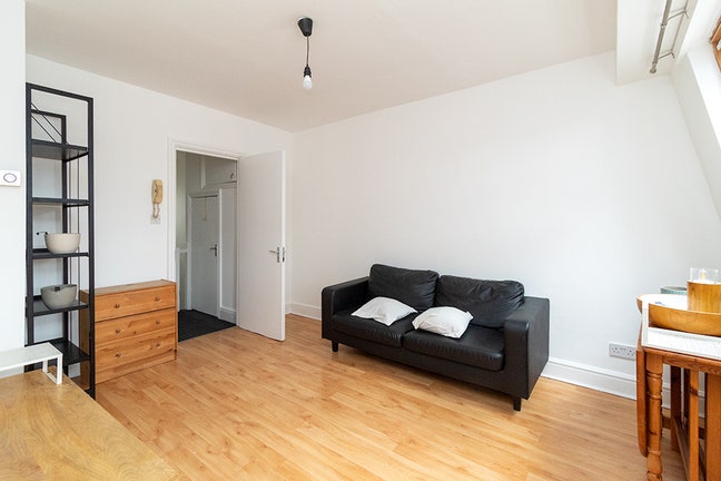 Spacious One Bedroom Flat in Notting Hill  Main Photo