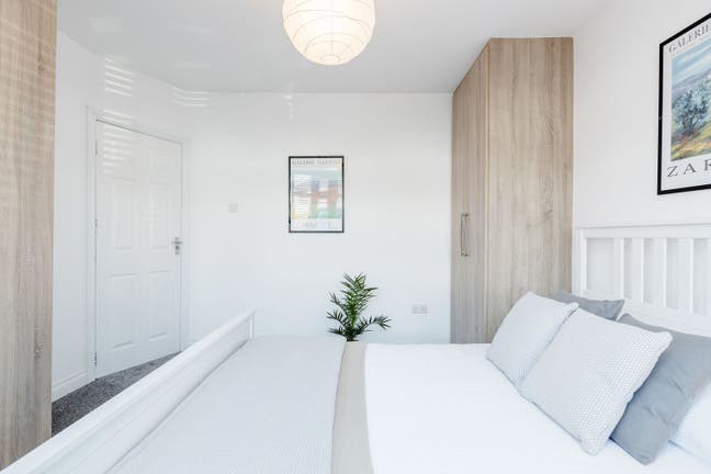 Lovely En-Suite with Parking Main Photo