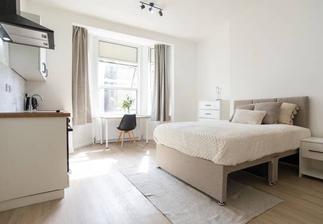 Dover Road, Folkestone: 2 x studios with Kitchens Main Photo