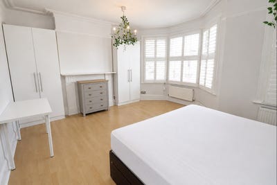 🏡 Spacious House Share – 3 Double Rooms Available Main Photo