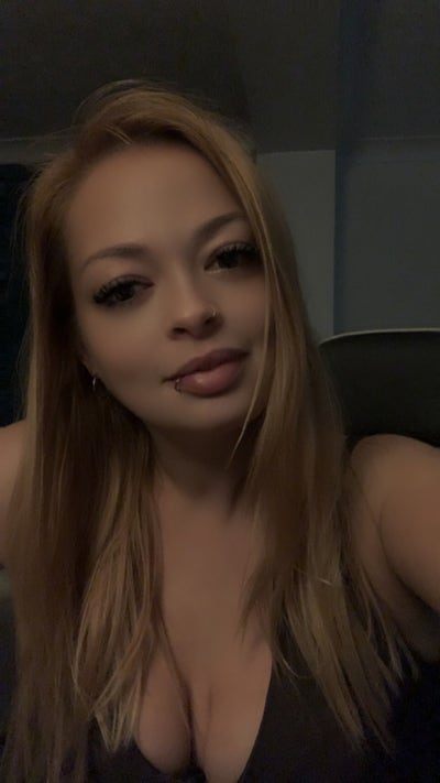 I am a professional female and partner 35 ... Main Photo