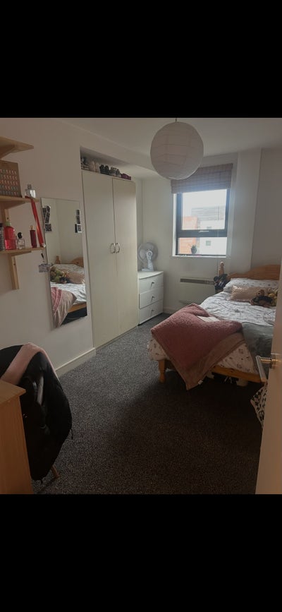Double room 2 bed apartment Parrs wood  Main Photo