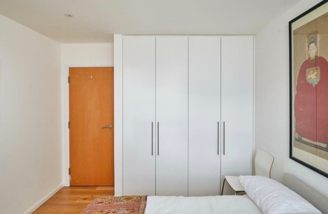 A spacious double bedroom + own bathroom Main Photo