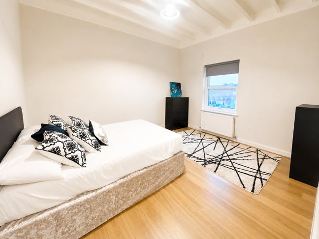 Modern 4-Bed Terraced House Robinscroft Mews SE10 Main Photo